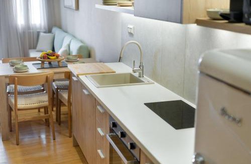 Old Town Apartment | Leo Apartment 2 bdr apt overlooking the harbor