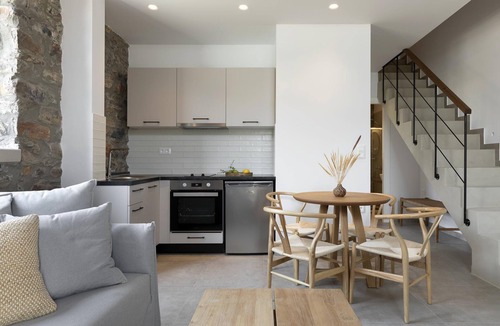 Sourpi Apartment | Lichnos Luxury Maisonette 1