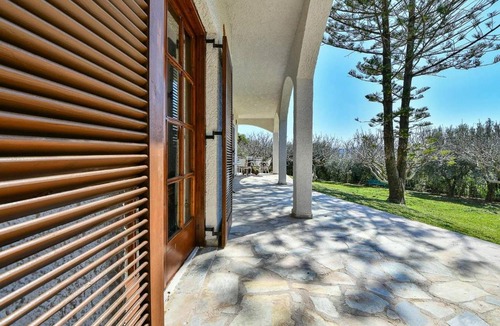 Anavyssos House | Light-filled home with Garden near Beach