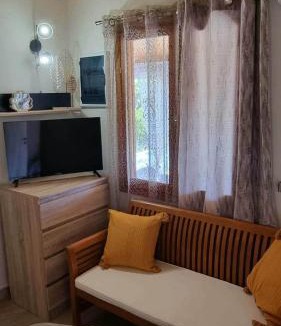 Nea Iraklia House | Lingo garden house