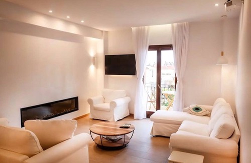 Gefira Mpania House | Lithos House & Spa | Luxury | Heated Spa | Old Town Nafpaktos | No Car Needed