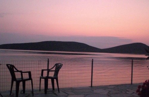 Sourpi House | Little Bit of Heaven, includes 2 kayaks and paddle board at no extra charge.