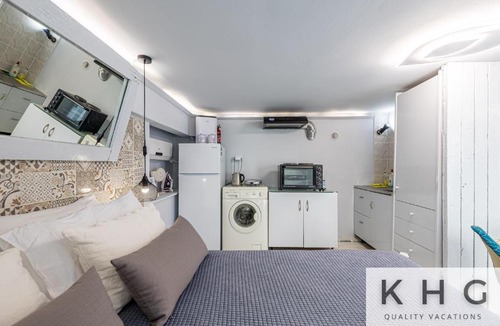 Argostoli Town Apartment | Little Studio in Argostoli (semi ground floor level)
