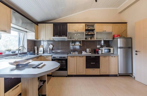 Durres Apartment | Loen Spacious Seaside | 3BR Apartment by PikHost