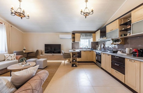 Durres Apartment | Loen Spacious Seaside | 3BR Apartment by PikHost