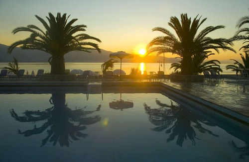 Longos Hotel | Long Beach Resort
