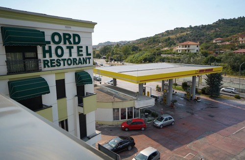 Preze Hotel | Lord Hotel & Restaurant at AutoStation