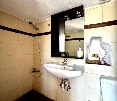Kastro House | Lotzia House