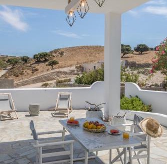 Milos Villa | Loulou House