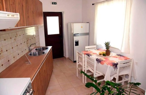 Posidonia House | Lovely Bungalow close to Agathopes Beach!
