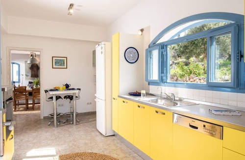 Apokoronas Villa | LUNA, beautiful, large villa with spacious outdoor areas and private pool.