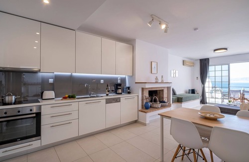 Kiveri Apartment | Luxuriöses Apartment mit einem Schlafzimmer direkt am Wasser, Meerblick by Interhome
