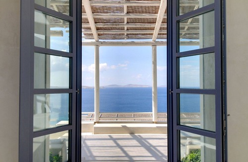Mykonos Town Villa | Luxurious Mykonos Villa | 7 Bedrooms | Villa Melianthe | Private Infinity Pool.