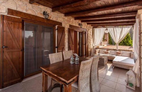 Siviri House | Luxurious Stone House
