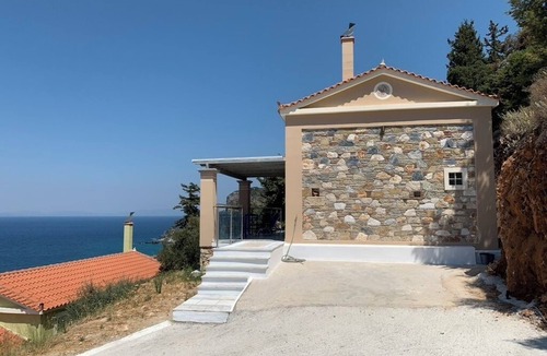 Karlovassi House | Luxurious Villa Elise with infinity pool and sensational Aegean Sea views