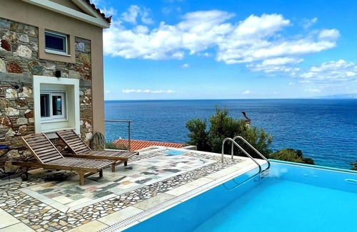 Karlovassi House | Luxurious Villa Elise with infinity pool and sensational Aegean Sea views