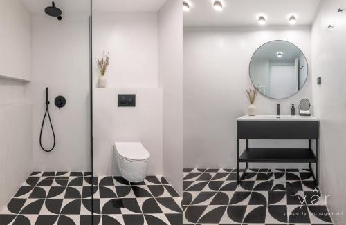 Piraeus Apartment | Luxury Flat w/2Bath - Private Parking @Pasalimani