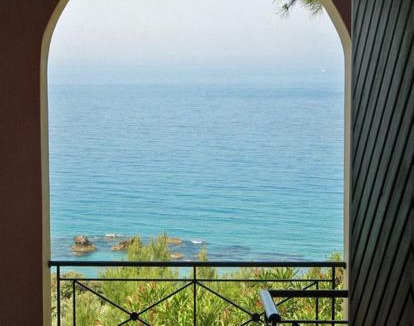 Parelia Apartment | Luxury Loft Apartment with Pool - Pelekas Beach, Corfu