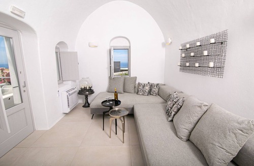 Finikia Villa | Luxury Santorini Villa | 1 Bedroom | Premium Villa | Private Plunge Pool