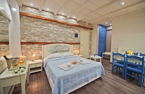 Pagoneri House | Luxury Superior Studios just 20m. from the Sea!