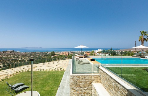 Vathianos Kampos Villa | Luxury Villa GG with private heated pool