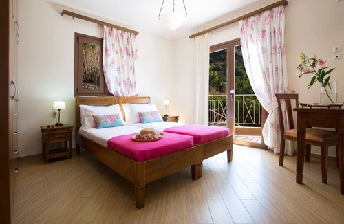 Nidri Villa | Luxury villa overlooking the sea with private pool-Villa Iris