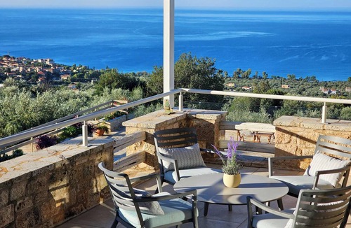 Kardamyli Villa | Luxury Villa with Saltwater Pool & Sea Views
