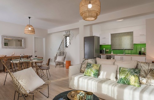 Agia Villa | Luxury villa within walking distance to the beach!