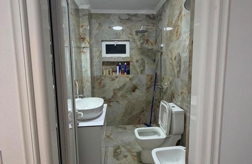 Kamez Apartment | Luzi Apartament