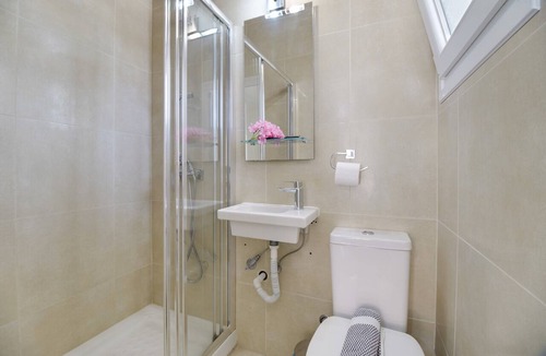 Nikiana Apartment | 'M6 Room' with Wi-Fi and Air Conditioning