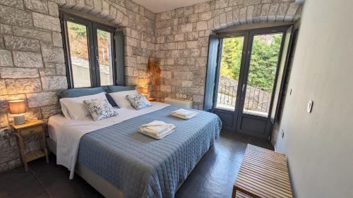 Leonidio Apartment | Mad Wall Apartment - Kyziridi House
