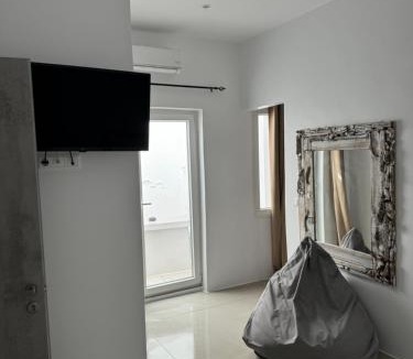 Naousa Hotel | Madaky Hotel
