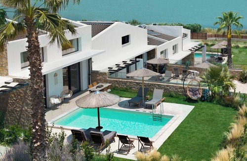 Nea Propontida Villa | Magnificent Villa for 11 Guests – Two Villas Combined, Private Pools, Halkidiki