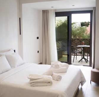 Karpenisi Apartment | Malou and Charma Villas