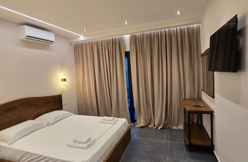Himare Hotel | Mana's Villas