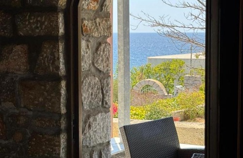 Omales House | Mani Beach House