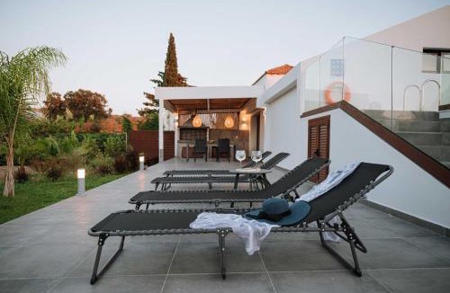 Soroni Villa | Manolis Seaside Villa with Private Pool