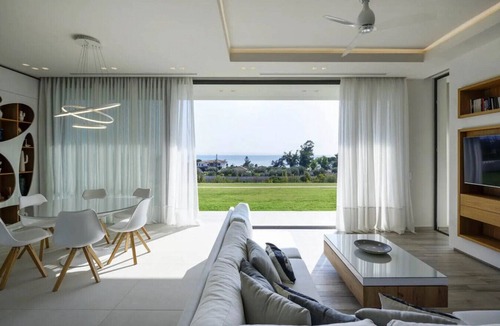 Nikita Villa | Μaraviglia Ethereon Villa by RentalsPro