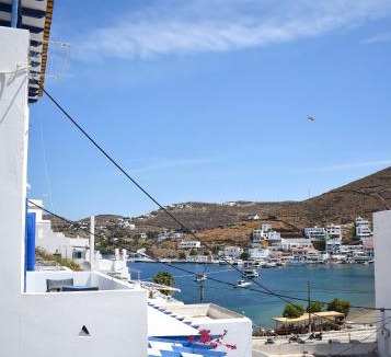 Merichas Hotel | Martinos Studios, Merihas port