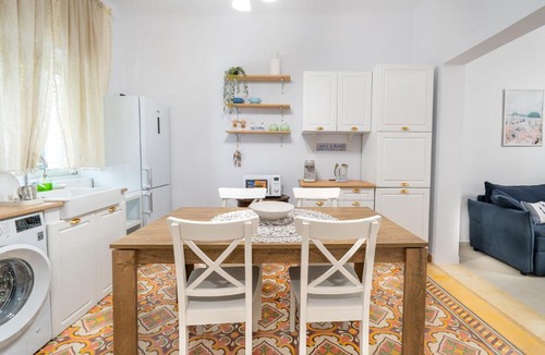 Keratsinion Apartment | Meraki - Traditional House with Private Green Yard