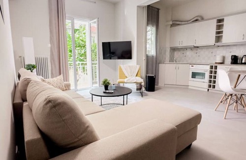 Neos Kosmos Apartment | Metro Chic Renovated Studio