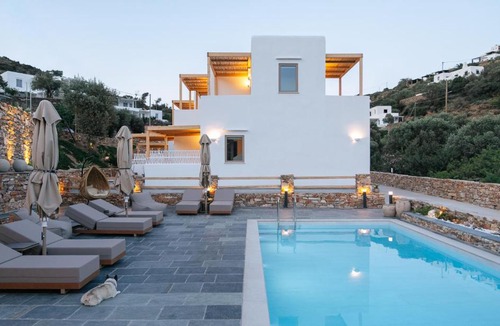 Platis Gialos Apartment | Miles Away Residences