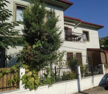 Kali Vrysi Apartment | Milina's Cozy Riverside Apartments