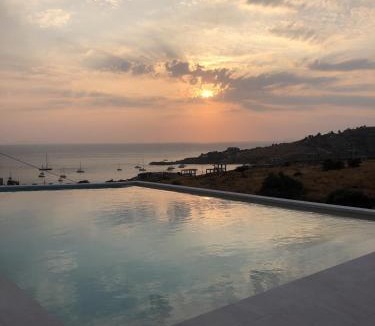 Koundouros House | Minimal Apartment with a swimming pool and sea view in Koundouros