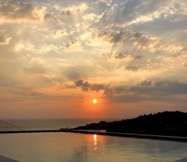 Koundouros House | Minimal Apartment with a swimming pool and sea view in Koundouros