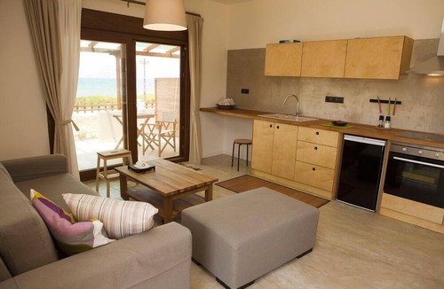 Nopigia Apartment | Minimal design, dicreet lighting, COCO-MAT bed.Vacation 10 meters from the sea!