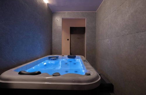 Preveza House | Mocha Villa "Right": Modern Sanctuary with Pool! Stay-Relax-Recharge in Preveza!