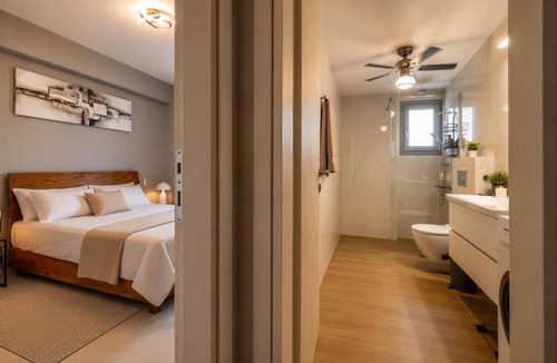 Kalamata Marina Apartment | Modern Apartment with Side Sea View - Helson Blue - Kalamata