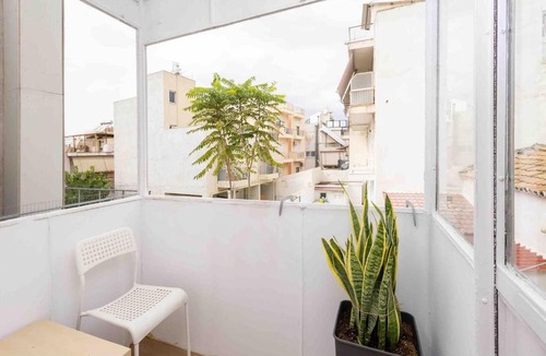 Dafni-Ymittos Apartment | Modern Athens stay near to Metro with fast Wi-Fi