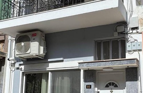 Nikaia-Agios Ioannis Rentis Apartment | Modern Athens Suite - 160m from Metro - 3min Piraeus Port - 6 Guests